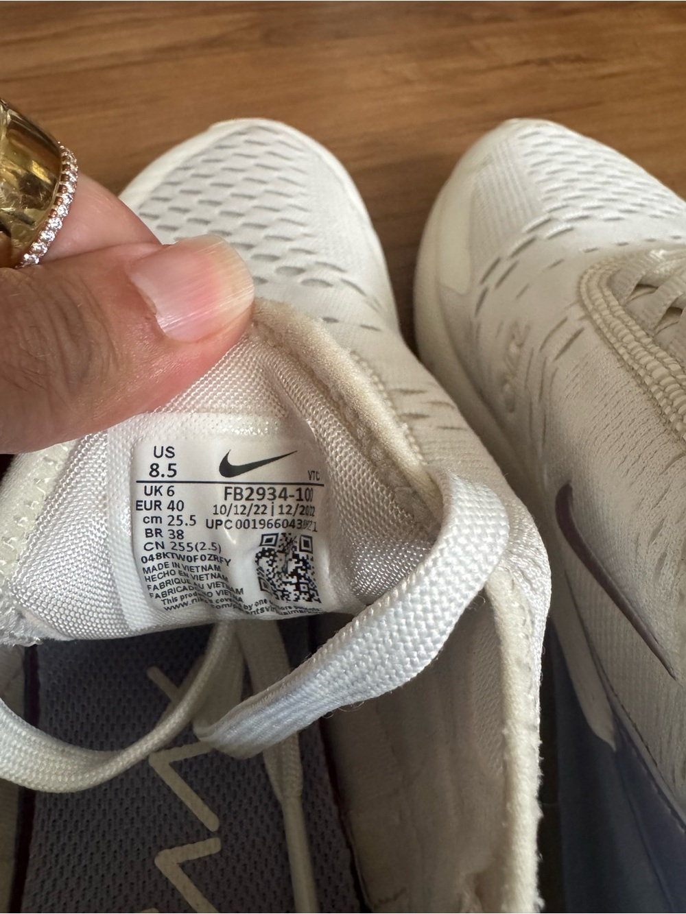 Women's Air Max 270 Casual Sneakers - Picture 6 of 7